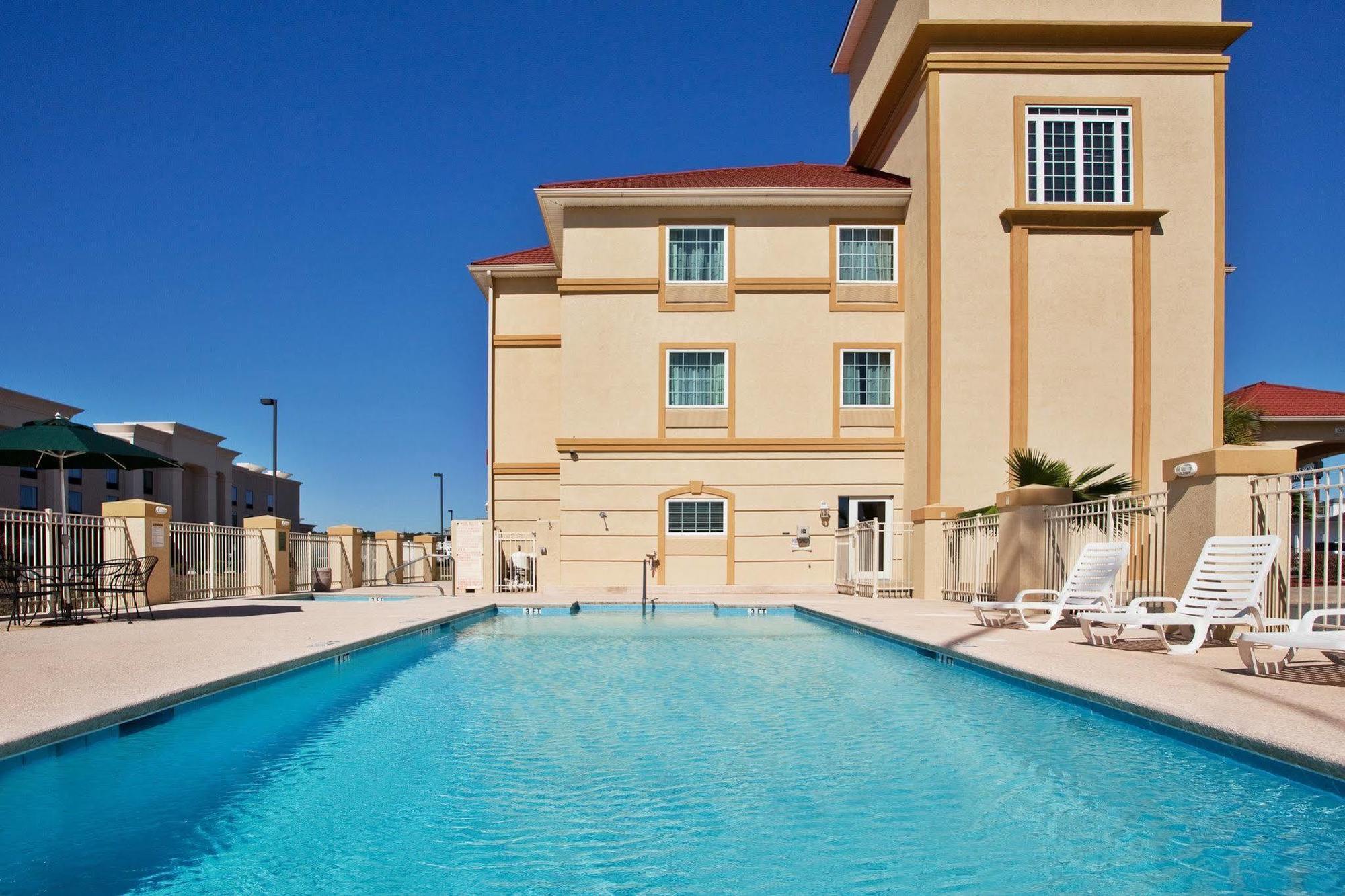 Hotel La Quinta By Wyndham Kingsland/Kings Bay Naval B Extérieur photo